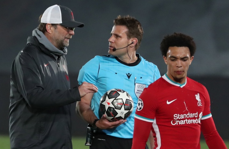 赌场里的“幸存者偏差”：为什么你只听说有人赢大钱？（赌场中的幸存者偏差：为何总听到有人暴富？）