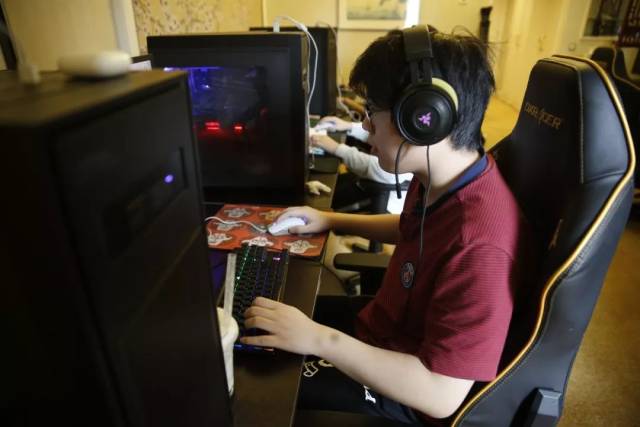 T1分享选手在伦敦日常：吃牛排、冰淇凌，好不痛快！