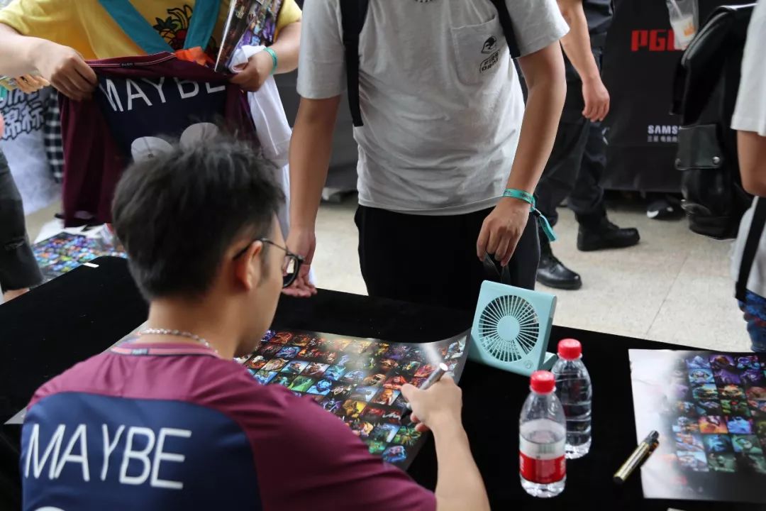 Bilibili Gaming 击败 Top Esports 在 LPL Split 2 2025
